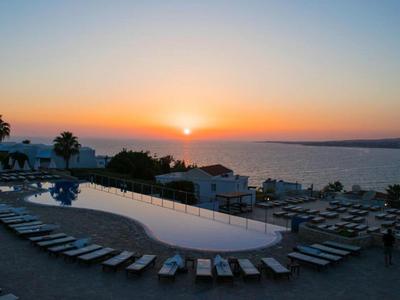 Theo Sunset Bay Hotel