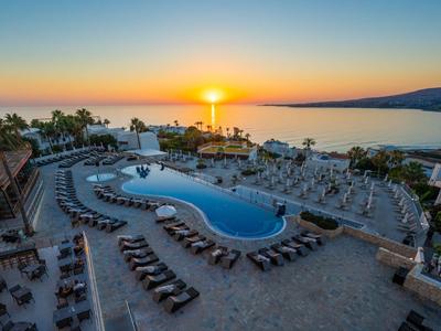 Theo Sunset Bay Hotel