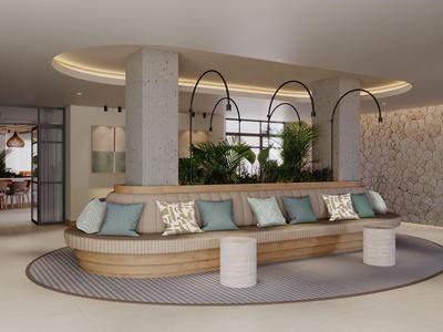 Area moderna della hall dell'hotel con divano curvo, cuscini e piante in un ambiente elegante.