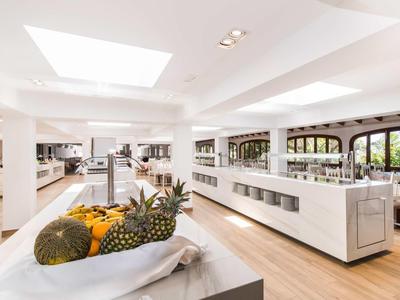 Bright modern hotel lobby with fruit and large windows overlooking the outdoor terrace.