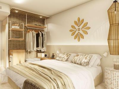 Chambre confortable avec grand lit, lampe suspendue en rotin et armoire ouverte aux tons chauds.