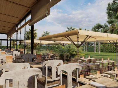 Terrasse ouverte avec chaises en plastique blanc et grands parasols en plein jour