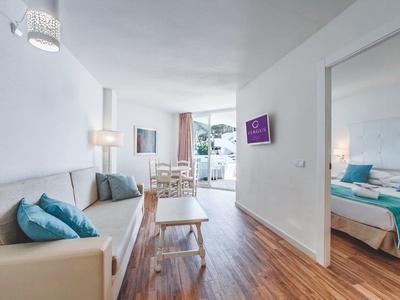 FERGUS Style Cala Blanca Suites
