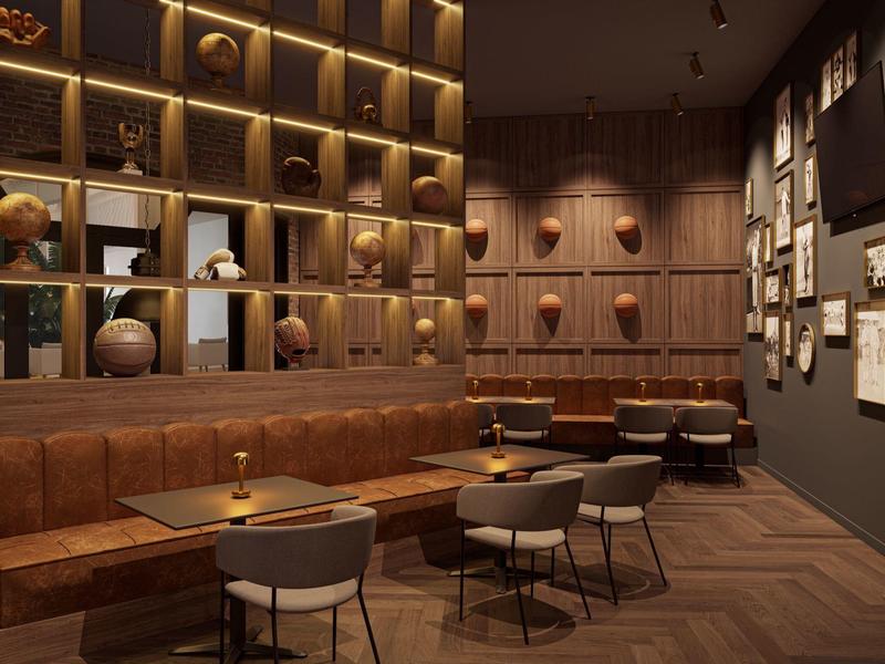 Moderner Gastraum mit brauner Ledercouch, Holzregalen, Vasen und gefliesten Wänden.