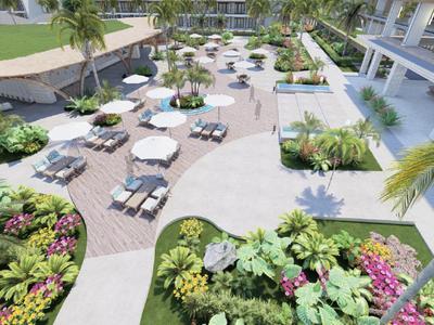 Moderner Außenbereich eines Hotels mit Pool, Liegestühlen und grünen Pflanzen.