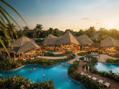 Complex avec plusieurs bungalows au toit de chaume entourés de piscines et végétation tropicale au coucher du soleil.