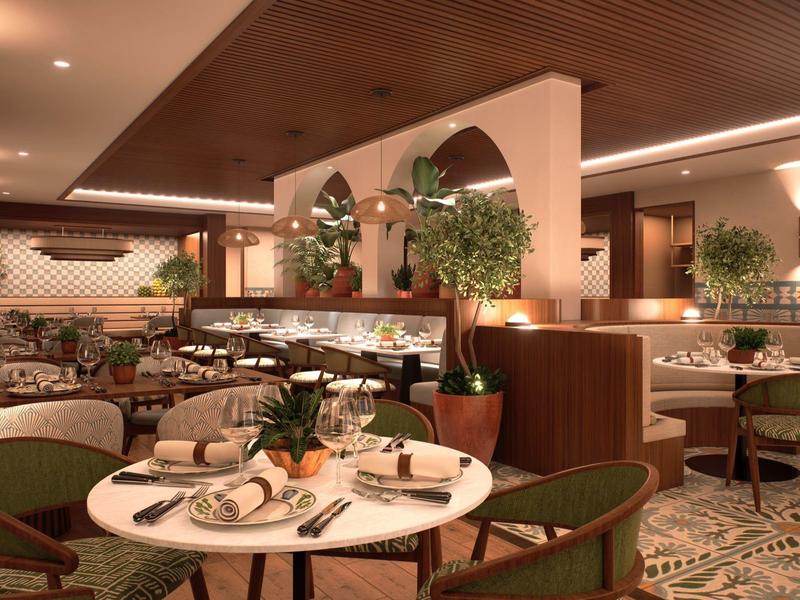 Elegante restaurantinterieur met ronde tafels, groene stoelen en decoratieve planten.