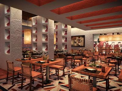 Restaurante amplio con muebles de madera modernos y diseño de iluminación cálida.