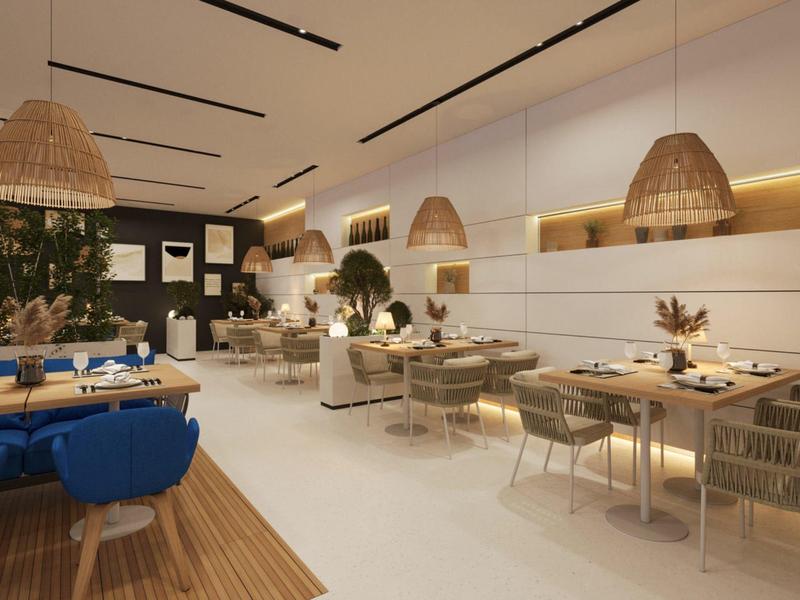 Moderní restaurace s přirozeným osvětlením, pletenými závěsnými lampami a útulnými posezeními.