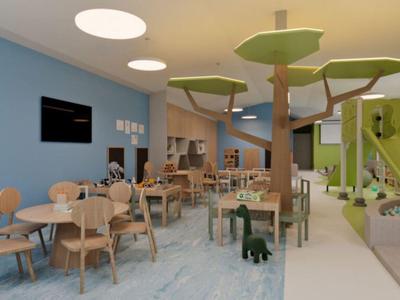 Sala de comedor moderna con sillas de madera, mesas, decoración de árbol y tobogán en área infantil de hotel.