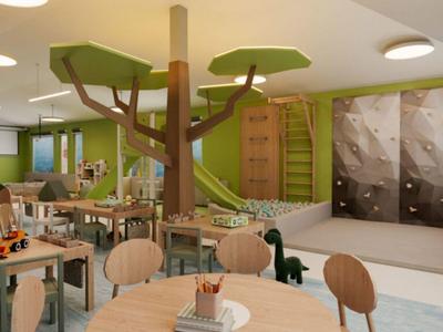 Espacio de aprendizaje para niños con mesas, estructura de árbol y muro de escalada en tonos cálidos.