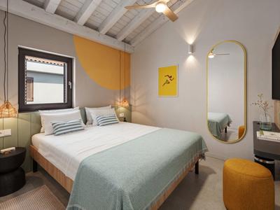 Chambre d'hôtel moderne avec lit double, murs clairs et design minimaliste.