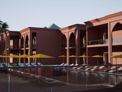 Rotes Hotelgebäude mit Säulen und Geländern, davor Liegestühle und Sonnenschirme am Pool.
