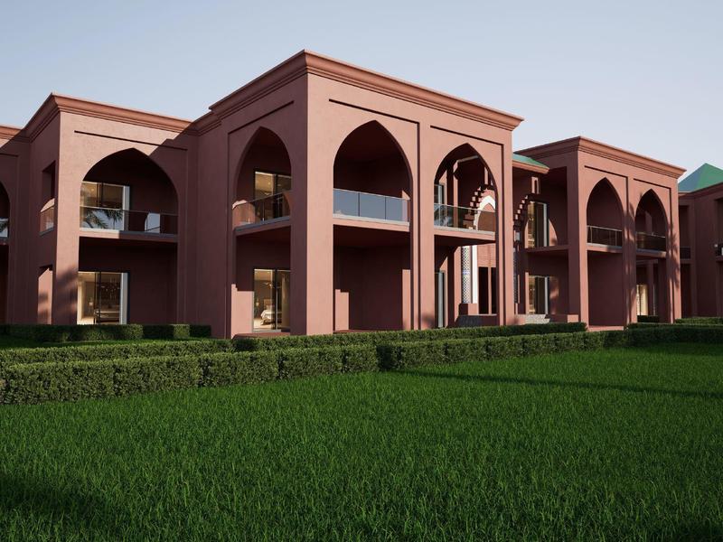 Grande edificio dell'hotel con finestre ad arco e prato ben curato in primo piano.