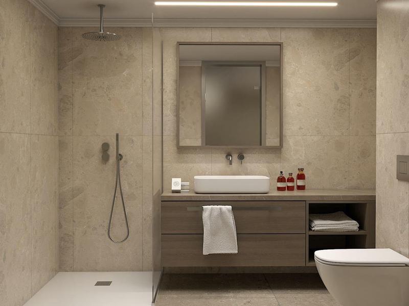 Modernes Badezimmer mit Dusche, Waschbecken, Spiegel und Toilette in neutralen Farben.