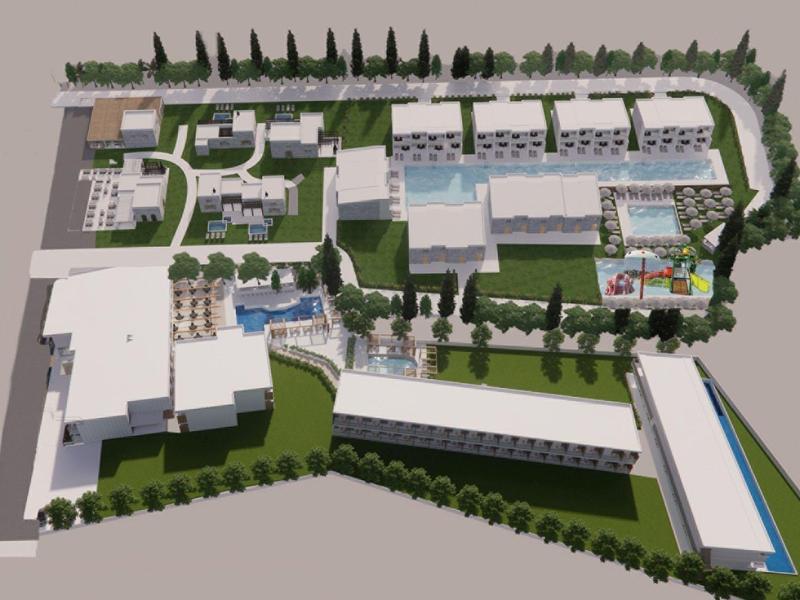 Übersichtlicher moderner Wohnkomplex mit rechteckigen Gebäuden, Grünflächen und mehreren Schwimmbädern.