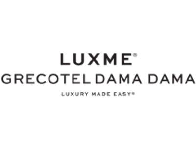 Schwarzer Text auf weißem Hintergrund mit den Worten "LUXME", "GRECOTEL DAMA DAMA" und "LUXURY MADE EASY".