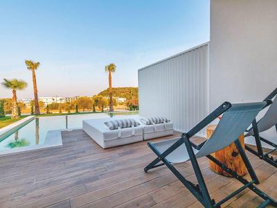 White Dreams Resort