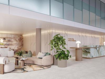 Moderner Hotel-Lobbybereich mit offenem Raum, bequemen Sitzmöbeln und pflanzlicher Dekoration.