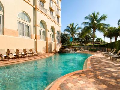 Hilton Naples & Towers