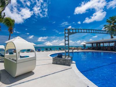 Coco de Mer & Black Parrot Suites