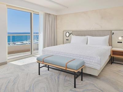 Le Meridien Lav Split