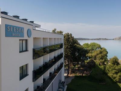 SeeSea Hotel