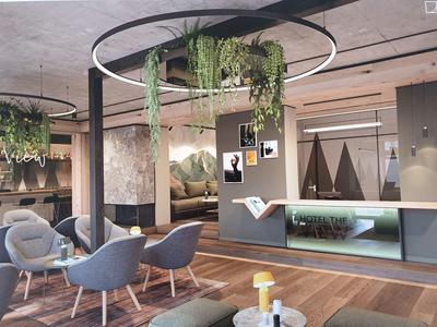 Moderne hotel-lounge met hangende planten, zitplaatsen en receptiebalie