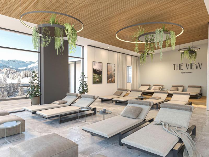 Modernes Wohnzimmer mit großen Fenstern, weißen Liegen und hölzernem Deckendesign.