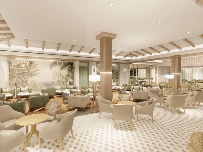 Jasna, luksusowa restauracja hotelowa z wygodnymi fotelami i eleganckim wystrojem.