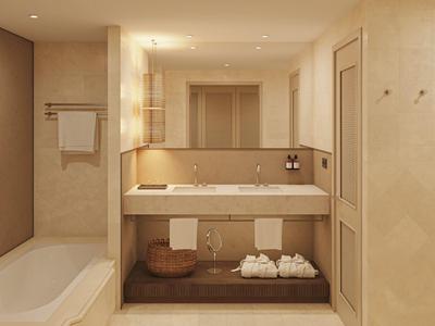 Helles Badezimmer mit Badewanne, großem Spiegel und Waschtisch mit Handtüchern und Körben darunter.