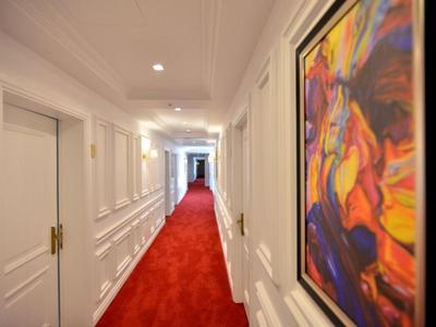 Flower Hotel
