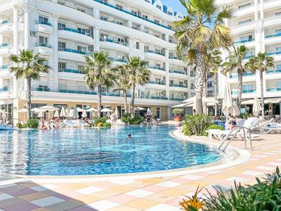 Grand Blue Fafa Resort