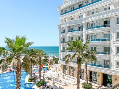 Grand Blue Fafa Resort
