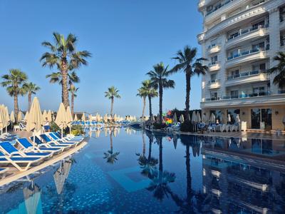 Grand Blue Fafa Resort & Spa