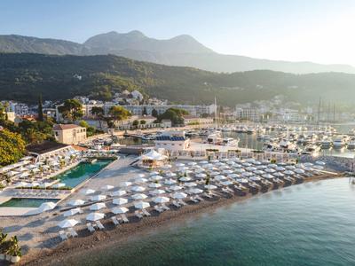 Lazure Hotel & Marina