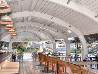 Maestral Resort & Casino