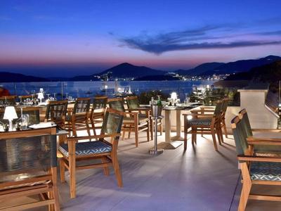 Maestral Resort & Casino