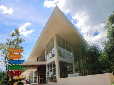 Summer Luxury Beach Resort