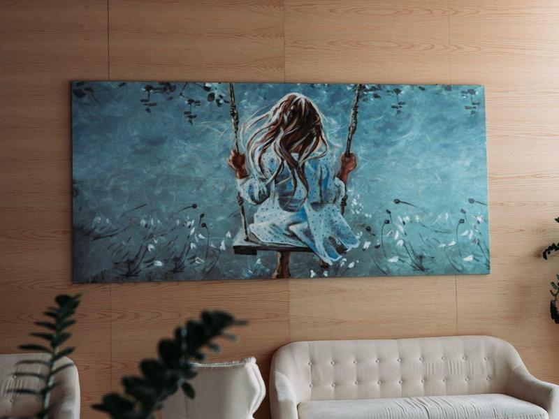 Moderní hotelový salonek s béžovou pohovkou, křeslem, kulatým stolem a uměleckým dílem na dřevěné stěně