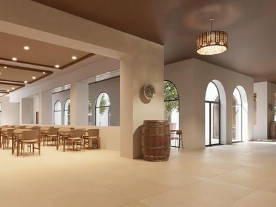 Ampia sala da pranzo luminosa con tavoli e panchine in legno in un hotel.