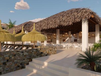 Ristorante all'aperto con tetto di paglia e ombrelloni di paglia in un resort tropicale.