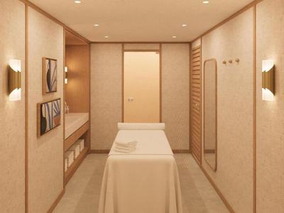 Table de massage simple dans une salle de soins claire et minimaliste.