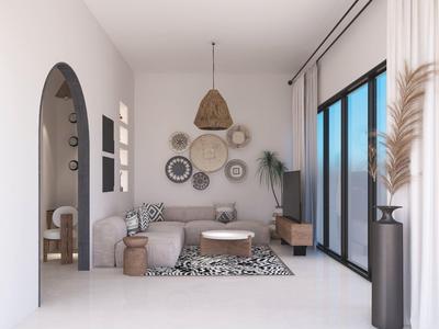 Helles Wohnzimmer mit grauem Sofa, Rattanhängeleuchte, Deko-Körben an der Wand und großen Fenstern.