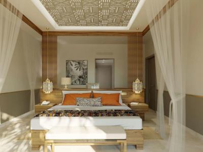 Elegancki pokój hotelowy z dużym łóżkiem, zasłonami i nowoczesnym oświetleniem sufitowym.