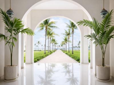 Widok przez łuk na ścieżkę z palmami w tropikalnym kurorcie