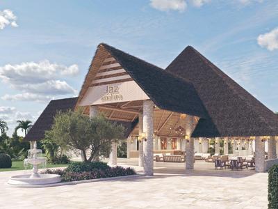 Hotel di lusso con area reception aperta e grande tetto triangolare in un ambiente soleggiato.