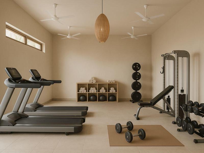 Helles Fitnessstudio mit Laufbändern, Hanteln, Gewichten und vielseitigen Trainingsgeräten.