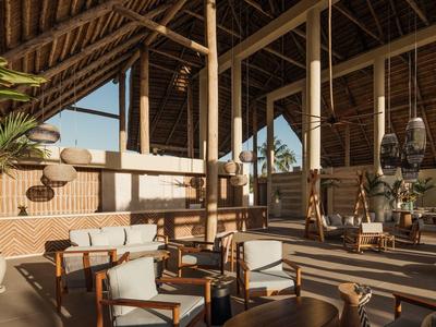 Ampio soggiorno luminoso con mobili in legno e soffitti alti in bambù in un hotel tropicale