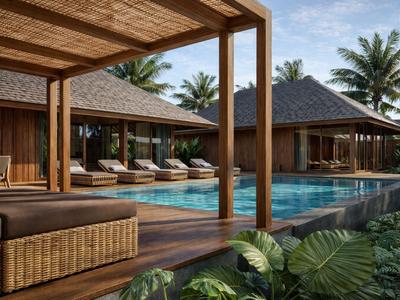 Luxuriöse Poolanlage mit Holzpavillons und Liegestühlen, umgeben von Palmen.